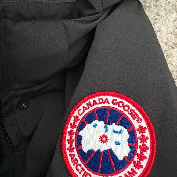 Authentic women’s Canada Goose Trillium Down Parka. Size .XS - Picture 7 of 13